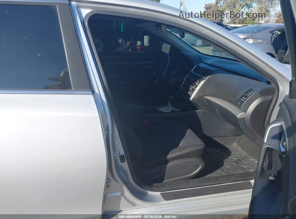 1N4AL3APXHC185585 2017 NISSAN ALTIMA Silver Vista interior delantera