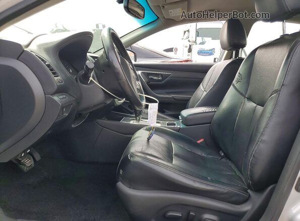 1N4AL3APXJC175483 2018 NISSAN ALTIMA Silver Widok wnętrza z przodu