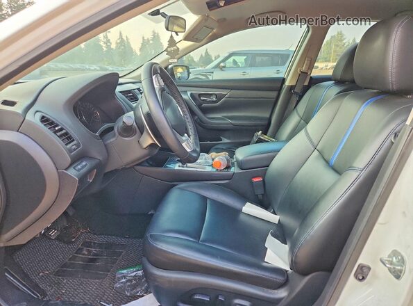 1N4AL3APXJC278631 2018 NISSAN ALTIMA White Вид салону спереду
