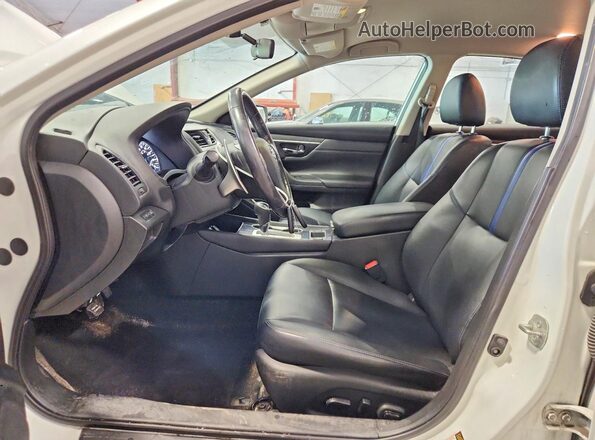 1N4AL3APXJC472379 2018 NISSAN ALTIMA Белый Вид салона спереди