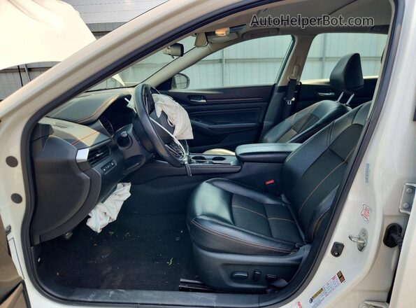 1N4AL4CV1MN329427 2021 NISSAN ALTIMA White Widok wnętrza z przodu