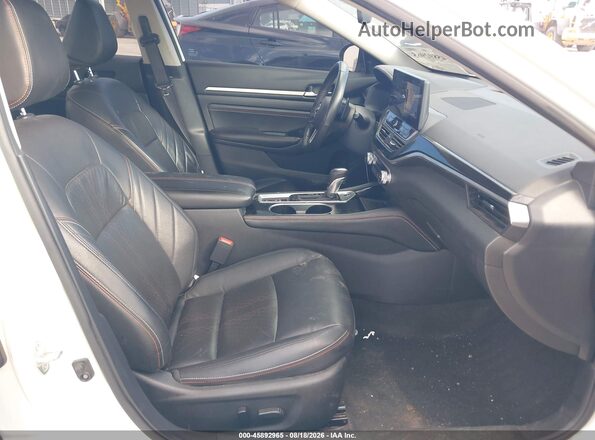 1N4AL4CV2PN324984 2023 NISSAN ALTIMA Белый Вид салона спереди