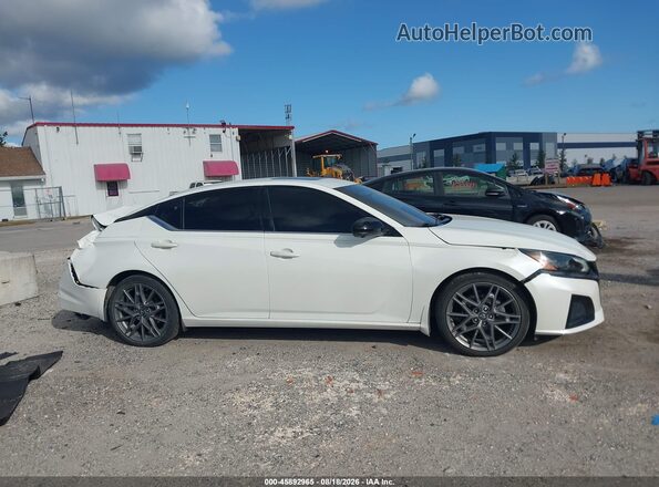 1N4AL4CV2PN324984 2023 NISSAN ALTIMA Белый Вид задней части салона