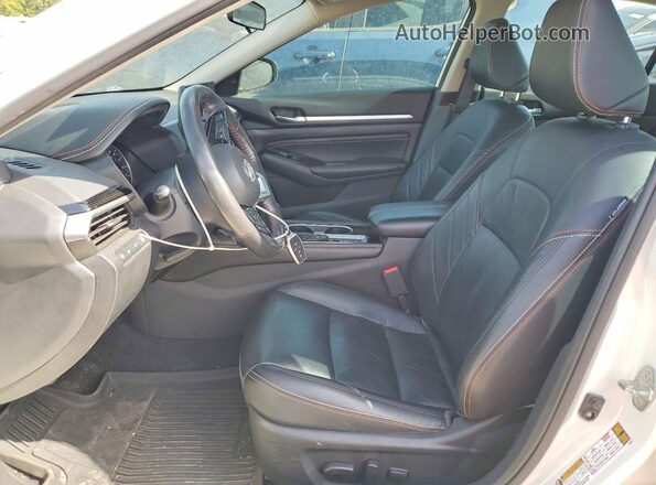 1N4AL4CV3PN351336 2023 NISSAN ALTIMA White Front interior view