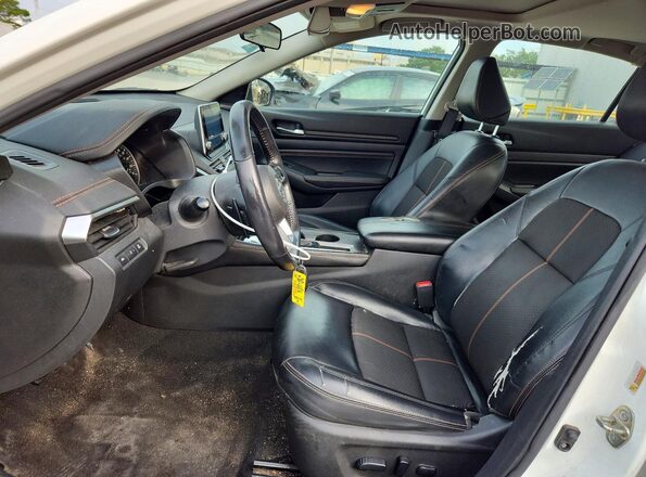 1N4AL4CVXMN308575 2021 NISSAN ALTIMA White Widok wnętrza z przodu