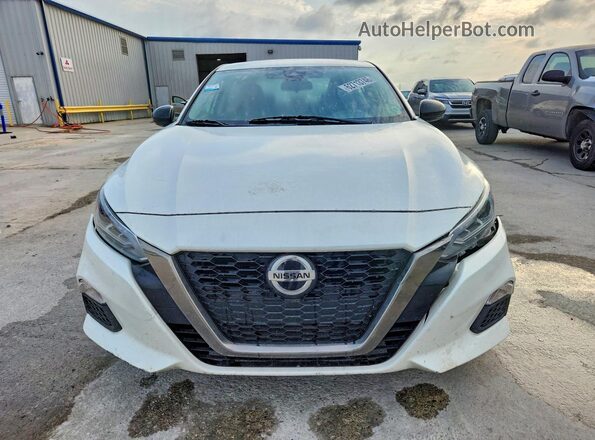 1N4AL4CVXMN308575 2021 NISSAN ALTIMA White Widok z przodu