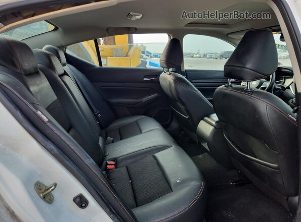 1N4AL4CVXMN308575 2021 NISSAN ALTIMA White Widok tylnych siedzeń