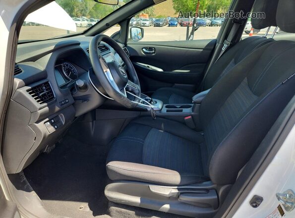1N4AZ1BV1SC566507 2025 NISSAN LEAF Белый Вид салона спереди