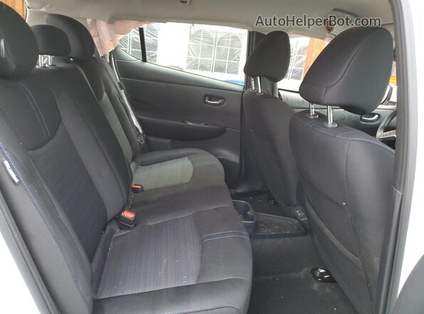 1N4AZ1BV4SC566257 2025 NISSAN LEAF White Rear seats view