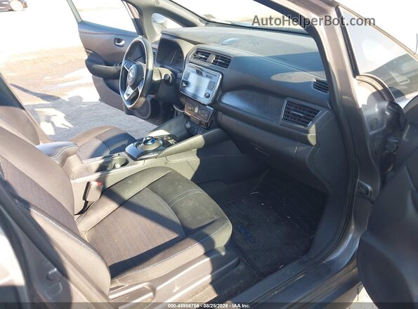 1N4AZ1CP0JC306565 2018 NISSAN LEAF Gray Vista interior delantera