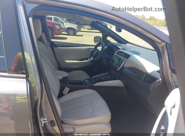 1N4AZ1CP1JC307790 2018 NISSAN LEAF Gray Front interior view