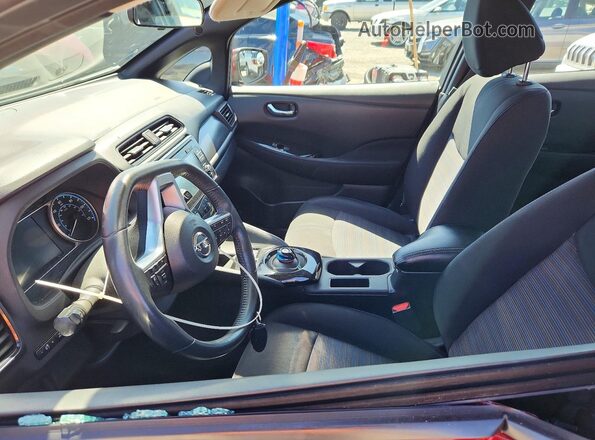 1N4AZ1CP9JC313188 2018 NISSAN LEAF Red Вид салону спереду