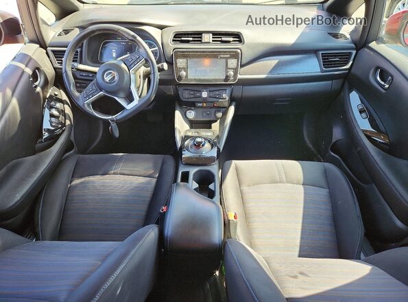 1N4AZ1CP9JC313188 2018 NISSAN LEAF Red Вид панелі приладів
