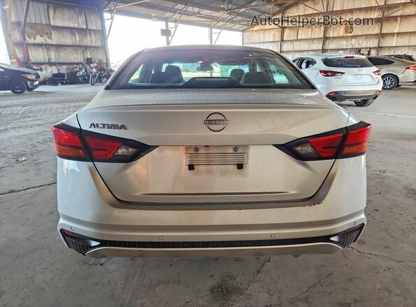 1N4BL4BV0RN322174 2024 NISSAN ALTIMA Silver Rear view