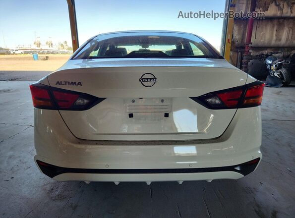 1N4BL4BV0RN360584 2024 NISSAN ALTIMA White Rear view
