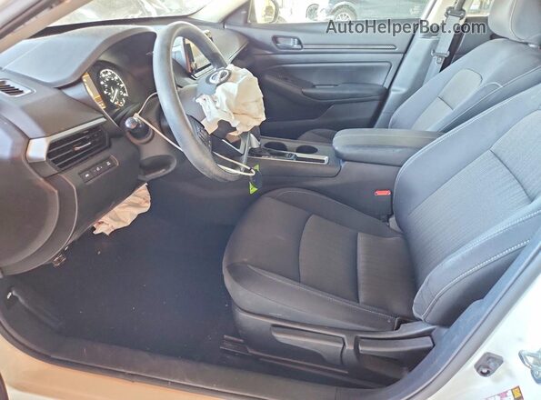 1N4BL4BV0RN360584 2024 NISSAN ALTIMA White Front interior view