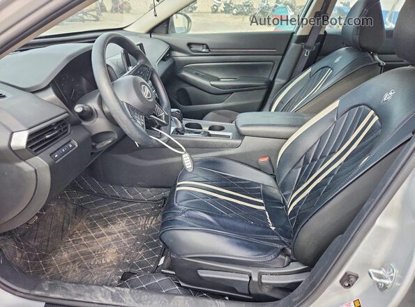 1N4BL4BV1RN360691 2024 NISSAN ALTIMA Silver Vista interior delantera