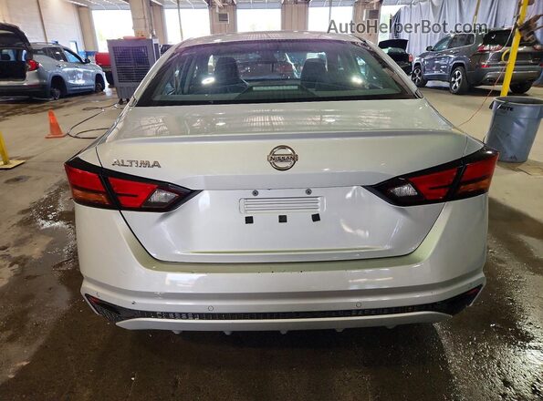 1N4BL4BV2NN337818 2022 NISSAN ALTIMA Silver Սալոնի հետևի տեսք