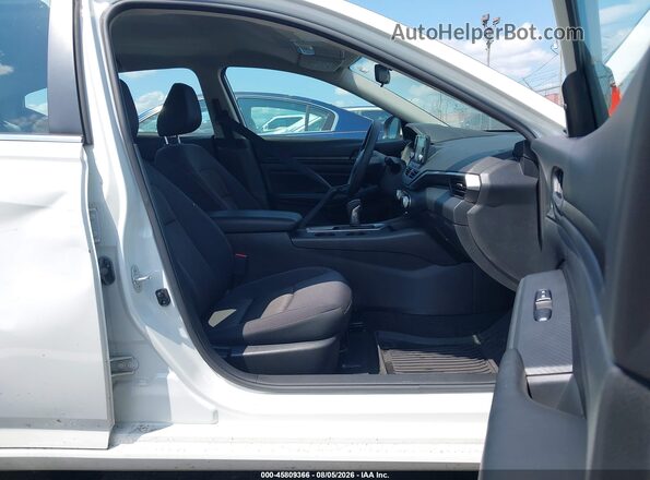 1N4BL4BV2PN393373 2023 NISSAN ALTIMA White Widok wnętrza z przodu