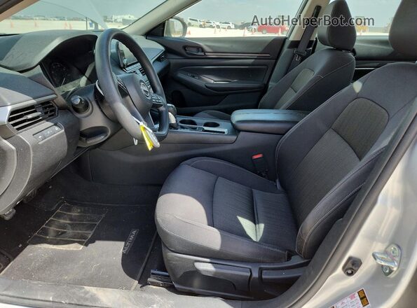 1N4BL4BV2RN375765 2024 NISSAN ALTIMA Silver Widok wnętrza z przodu