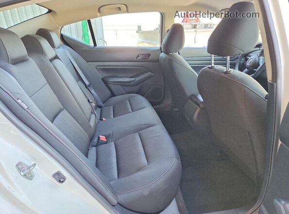 1N4BL4BV2RN424902 2024 NISSAN ALTIMA White Vista de los asientos traseros