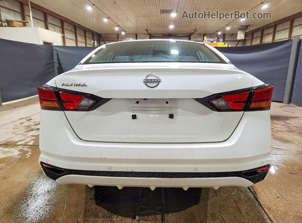 1N4BL4BV4PN368278 2023 NISSAN ALTIMA White Вид ззаду