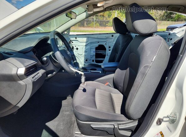 1N4BL4BV4RN354416 2024 NISSAN ALTIMA White Front interior view