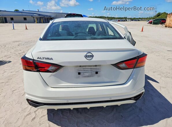 1N4BL4BV4RN354416 2024 NISSAN ALTIMA White Rear view