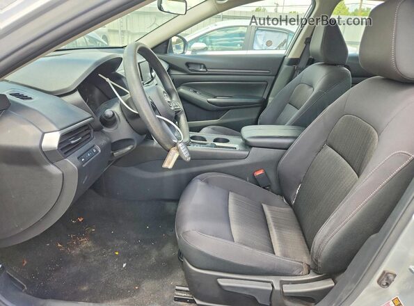 1N4BL4BV5RN385433 2024 NISSAN ALTIMA Silver Widok wnętrza z przodu