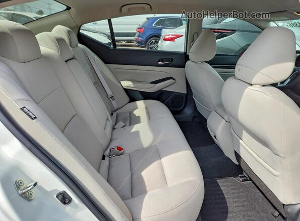 1N4BL4BV6KC213476 2019 NISSAN ALTIMA White Rear seats view