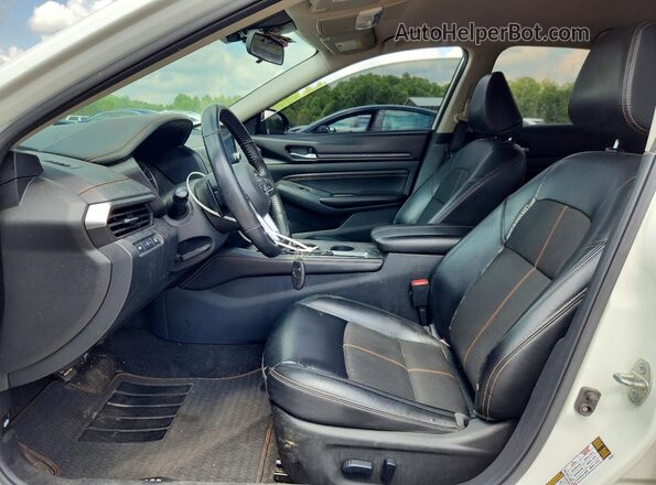1N4BL4CV2MN370735 2021 NISSAN ALTIMA White Front interior view