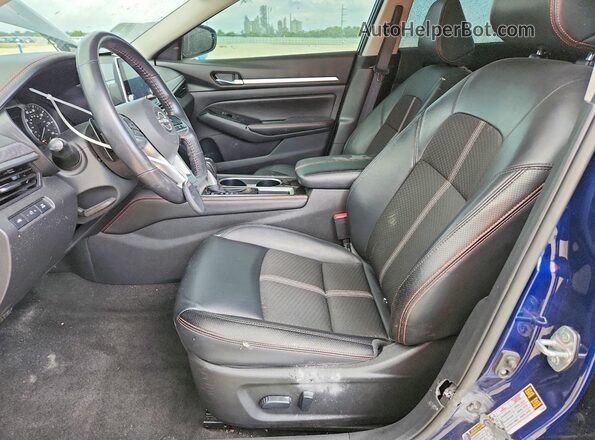 1N4BL4CV2RN411047 2024 NISSAN ALTIMA Blue Вид салону спереду
