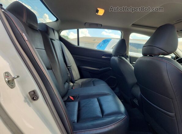 1N4BL4CV2RN424025 2024 NISSAN ALTIMA White Հետևի նստատեղերի տեսք