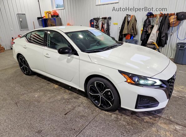 1N4BL4CV3PN367458 2023 NISSAN ALTIMA White Front right