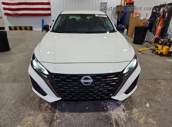 1N4BL4CV3PN367458 2023 NISSAN ALTIMA White Front view
