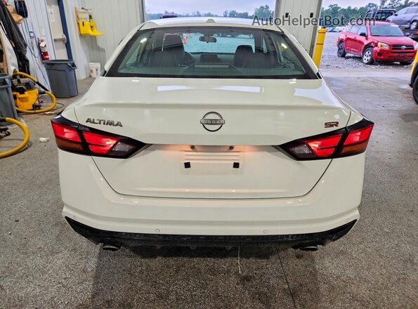 1N4BL4CV3PN367458 2023 NISSAN ALTIMA White Rear view