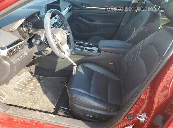 1N4BL4CV3RN302225 2024 NISSAN ALTIMA Красный Вид салона спереди