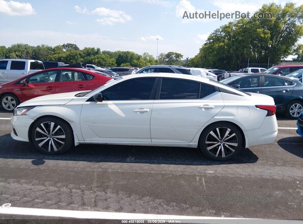 1N4BL4CV4KC225298 2019 NISSAN ALTIMA White 360 interior view