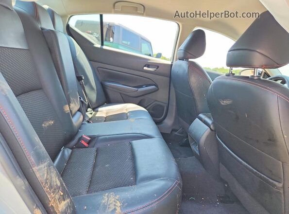 1N4BL4CV4RN382733 2024 NISSAN ALTIMA White Vista de los asientos traseros