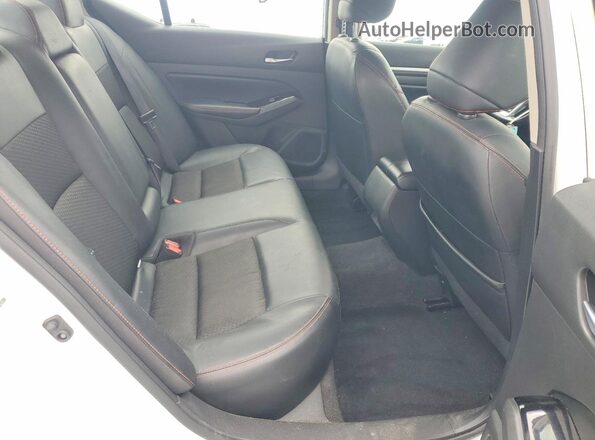 1N4BL4CV6RN382880 2024 NISSAN ALTIMA White Widok tylnych siedzeń