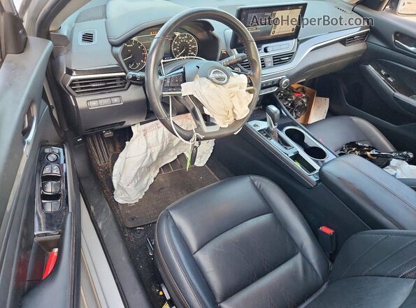 1N4BL4CV6RN431074 2024 NISSAN ALTIMA Серебряный Вид панели приборов