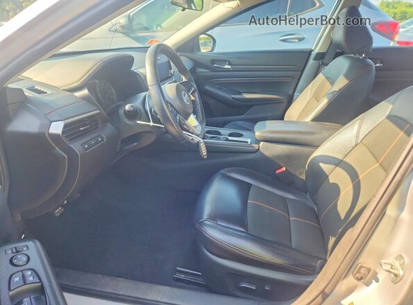 1N4BL4CV7LC182142 2020 NISSAN ALTIMA Silver Widok wnętrza z przodu