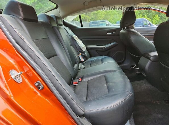 1N4BL4CV8KC106069 2019 NISSAN ALTIMA Gold Widok tylnych siedzeń
