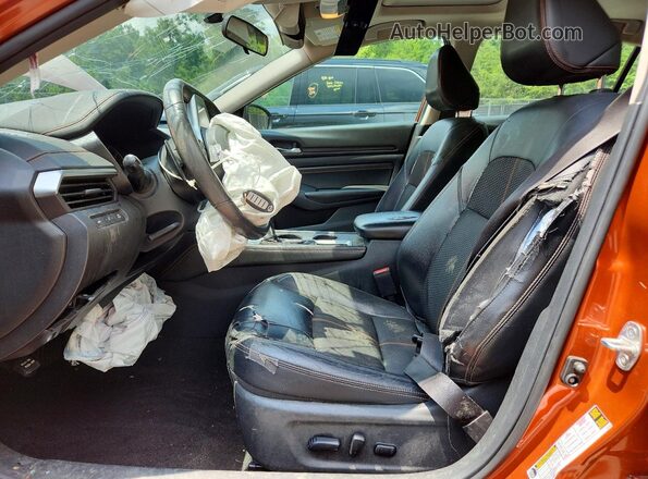 1N4BL4CV8KC106069 2019 NISSAN ALTIMA Gold Widok wnętrza z przodu