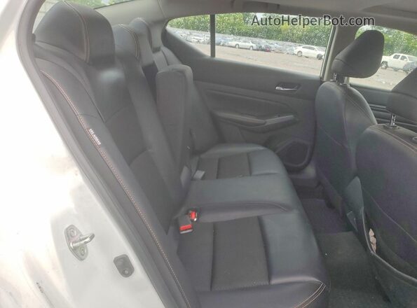 1N4BL4CV8NN336655 2022 NISSAN ALTIMA White Vista de los asientos traseros