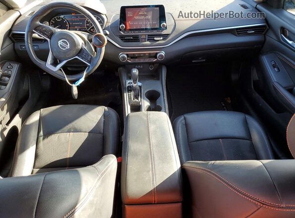 1N4BL4CV9MN352748 2021 NISSAN ALTIMA Серебряный Вид панели приборов