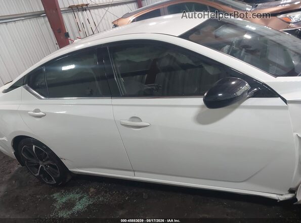 1N4BL4CV9PN326400 2023 NISSAN ALTIMA White 360 interior view