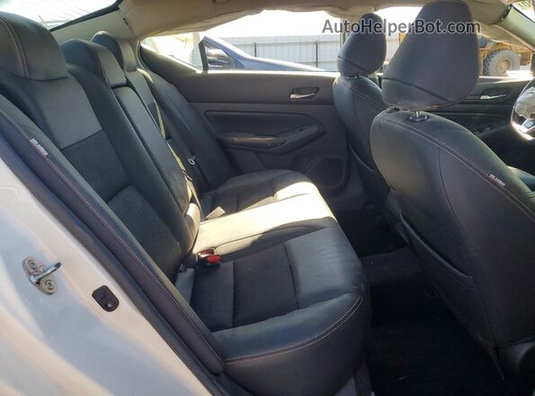 1N4BL4CVXMN335974 2021 NISSAN ALTIMA White Rear seats view