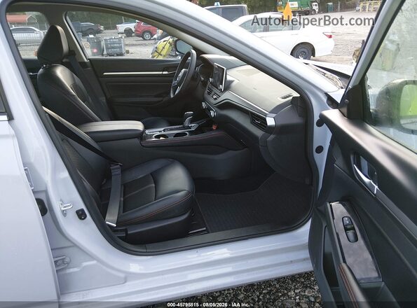 1N4BL4CW7SN352186 2025 NISSAN ALTIMA Gray Front interior view