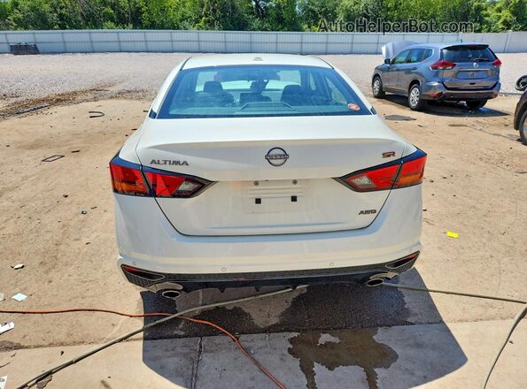 1N4BL4CWXRN353147 2024 NISSAN ALTIMA White Widok z tyłu